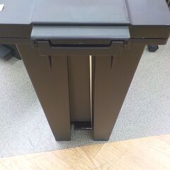 ② ゴミ箱 30L 幅25㎝ 奥行41㎝ 高さ52㎝ ブラック フットペダル ごみ箱 ダストボックス 札幌 西岡店の画像