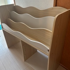 おもちゃ箱　本棚の画像