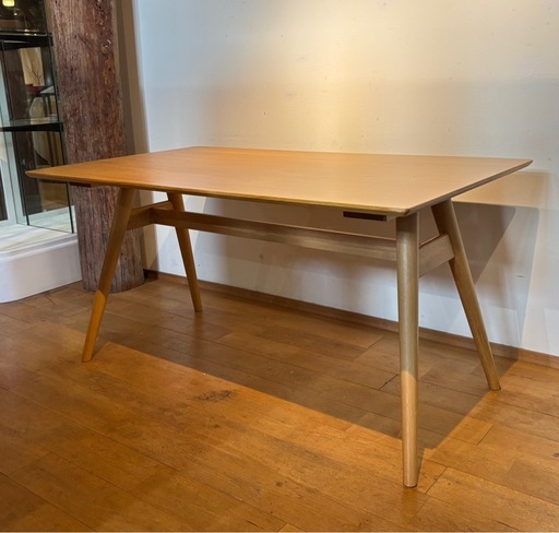 お得 ジリオ オーク材 ダイニングテーブル 4人掛け 食卓テーブル 幅 1400mm