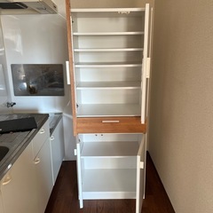 【今週中のお渡し】食器棚の画像