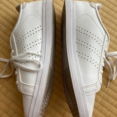 adidas スニーカー　24.5の画像