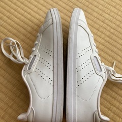 adidas スニーカー　24.5の画像