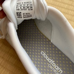 adidas スニーカー　24.5の画像