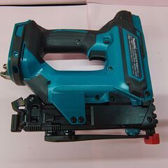 【中古】マキタ　充電式タッカ18V　ST421DK　本体＋ケース【ハンズクラフト熊本けやき通り店】【店頭取引限定】の画像