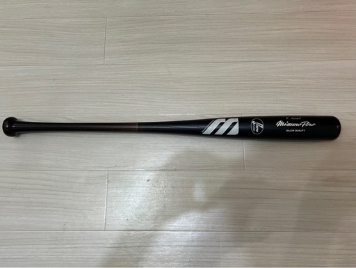 カープ歴代選手　実使用バット(一部サイン入り)