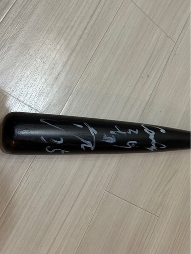 カープ歴代選手　実使用バット(一部サイン入り)