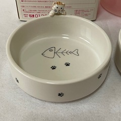 キャットフード ケースとトレイの画像