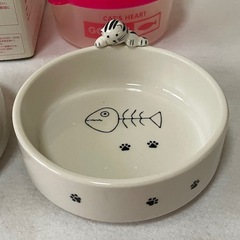 キャットフード ケースとトレイの画像