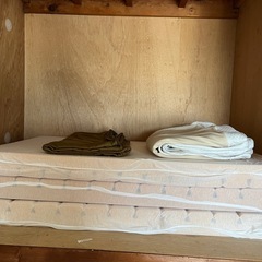 シングルベッドとマットレスの画像