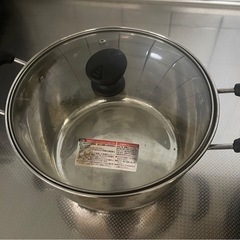 ステンレス製の鍋（ガラス蓋付き）の画像