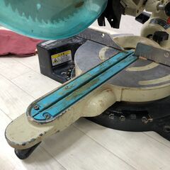 マキタ LS0611FL 165mm スライド丸ノコ レーザー ライト 中古 動作確認済み レーザー付 樹脂ベース仕様 卓上丸ノコ 切断 電動工具　DIY 木工 集成材 角度切断 現状渡し 刃交換推奨 糸島市内 送料無料】88264-1の画像