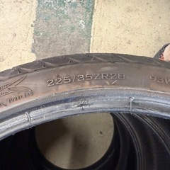 タイヤ4本 225/35 R20
の画像