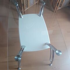 ガラステーブルの画像