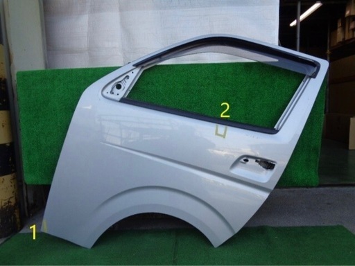 トヨタ／ハイエース TRH200V 左フロントドアパネルのみ