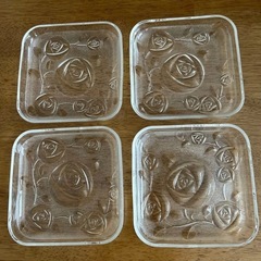 角ガラス食器　薔薇　4枚の画像