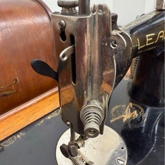 LEAD ミシン　レトロ　アンティークの画像