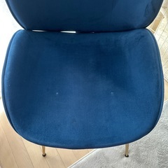 紺色 の椅子の画像