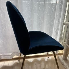 紺色 の椅子の画像