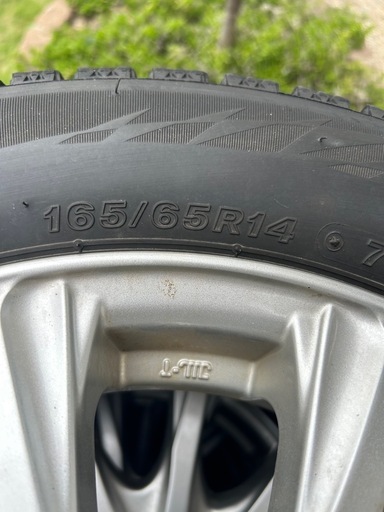 自家用タイヤ165 65R14 24年第45週製造
新品に近い