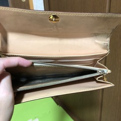 かなり使用感ありVUITTON長財布の画像