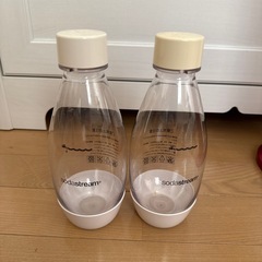 Sodastream ソーダストリーム 炭酸水メーカー 赤色 プラスチックボトル2本付きの画像