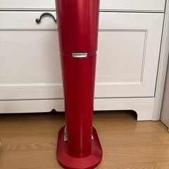 Sodastream ソーダストリーム 炭酸水メーカー 赤色 プラスチックボトル2本付きの画像