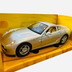 Hot Wheels 599 GTB ミニカー 1:18 おもちゃの画像