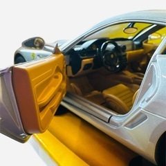 Hot Wheels 599 GTB ミニカー 1:18 おもちゃの画像