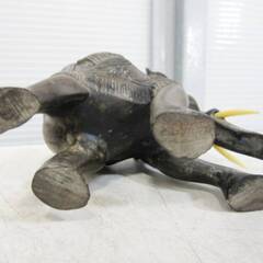 木彫り　象　黒檀　コクタン　置物　手彫り　縁起物　幸運　オブジェ　お守り　アンティーク　彫刻　かわいい　古美術　民芸品　飾り物の画像