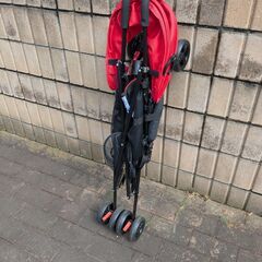 折りたたみ式ベビーカーの画像