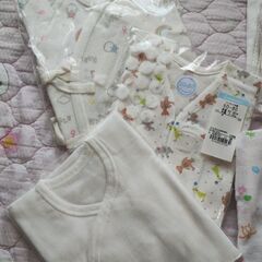 ガーゼ(小7枚大3枚)　未使用ガーゼ3枚　短肌着2枚　長肌着1枚　まとめ売りの画像