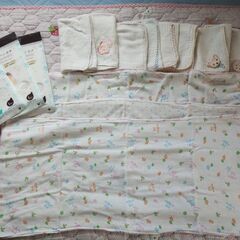 ガーゼ(小7枚大3枚)　未使用ガーゼ3枚　短肌着2枚　長肌着1枚　まとめ売りの画像