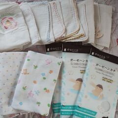 ガーゼ(小7枚大3枚)　未使用ガーゼ3枚　短肌着2枚　長肌着1枚　まとめ売りの画像