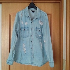 FOREVER 21 ライトブルー デニムシャツの画像