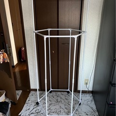 ハンガーラックの画像