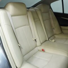 メタリックボディにホワイトも内装がかっこよすぎる！！の画像