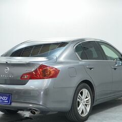 メタリックボディにホワイトも内装がかっこよすぎる！！の画像