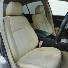 メタリックボディにホワイトも内装がかっこよすぎる！！の画像