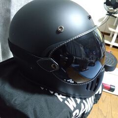 【美品】フルフェイス ヘルメット マットブラック シールド付きの画像