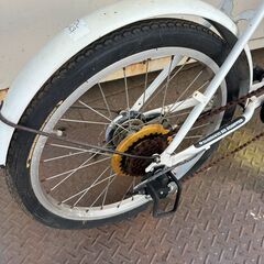 折りたたみ自転車　カゴ付き　ギア付き　自転車　チャリ　の画像