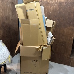 ダンボール数十個の画像