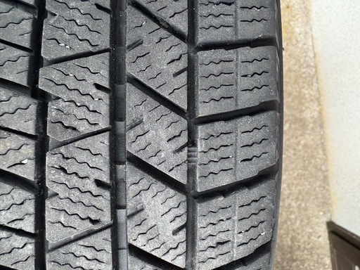 スタッドレスタイヤ　175/65R15