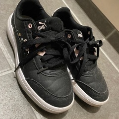 PUMAスニーカーの画像