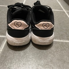 PUMAスニーカーの画像