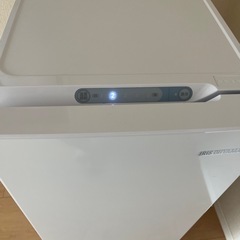 1月購入✳︎美品　スリム冷凍庫　80L アイリスオーヤマの画像