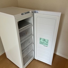 1月購入✳︎美品　スリム冷凍庫　80L アイリスオーヤマの画像