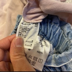 ピンクTシャツとデニムショートパンツ 80cmの画像