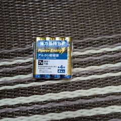 皿、カラーボックス、米入れの画像