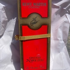 REMY MARTIN CENTAURE NAPOLEON ギフトボックス入り コニャック地方産の高級ブランデー、ギフトボックス入り。 の画像