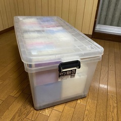 CDフォルダーとケースの画像
